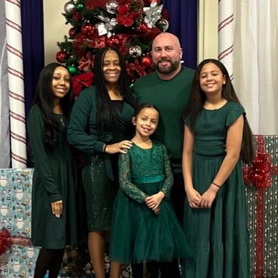 Husband to my beautiful wife Jen; father of 3 beautiful girls Alexis, Naliyah, & Mia; VP at Associated Bank; Co Owner of @NY2LA Sports