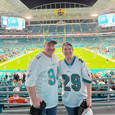 Happily married and loves the Summer!Super fan of The Miami Dolphins, KC Royals, Philly 76ers, Canadiens, Notre Dame Fighting Irish . #FinsUp #BeRoyal #Sixers