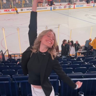 Digital Journalism + Media major at Penn State 💙🤍 Hockey writing intern with @girlsclubsports 🏒 | Professional ballet dancer | Phil Tomasino’s #1 fan