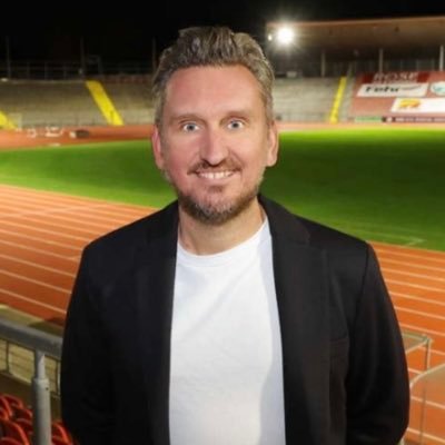 TRAINER • SCOUT • EXPERTE • SPEAKER • Cheftrainer KSV Hessen Kassel • UEFA Pro Licence • Lehrer für Sport, Englisch & Französisch