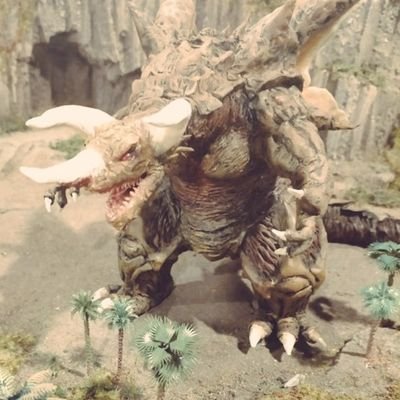 怪獣ソフビ、ホラーグッズを集めるのが趣味です。没、モブキャラなど商品化が絶望的なキャラは自分で作ってます。
色んな人と仲良くなりたいので気軽に絡んでください。
無言フォロー失礼します。
m(_ _)m