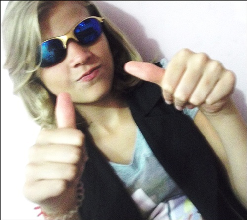 Msn :m_arianeloira@hotmail.com
Facebook:http://t.co/FfyfUF9mDN