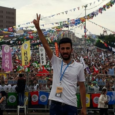 Aktiviste kurd  ~~ Rojnamevan 📷 Li Ser Şopa Heqîqetê     
                 #AmedSpor 💚❤️