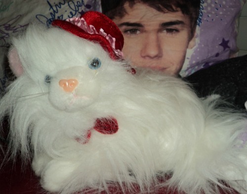I'm a cat. build a bridge. I did not steal the name.. #blameNiall.. ehee ? no? ok. ... Follow me #teamfollowback ||
@TDS_95