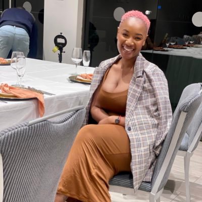 BowMiz's profile picture. The language is love and i speak it fluently😊