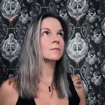 Horror content creator in NYC :: Books, movies, & video games :: DND :: Foster Dogs @ghostlyreads on TikTok