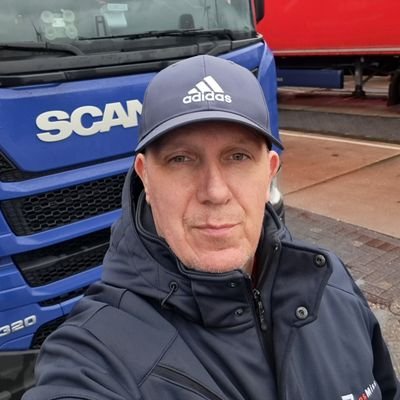 Vrachtwagenchauffeur - Scania - nachtrijder - trotse vader en trotse opa.

11e painfbat Garde Grenadiers