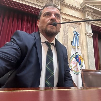 Abogado Constitucionalista. Especialista en Derecho Parlamentario , Electoral Y Energia del hincha AAAJ de la paternal. SIN JUSTICIA NO HAY PAÍS