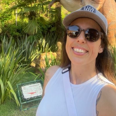 Oh, darling, sei nem que tô fazendo aqui. Estudante de Arquitetura, formada em Design de interiores, projetando sonhos e Colecionadora figuras Jurássica.