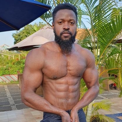 rea1hulkmode's profile picture. 🧑🏾‍🎤🌌Gym influence,Artist 🎨 ,fashion ,modelling , food ,cooking, comedy, boxing fan, boxing watching,watch ufc,Karate, swimming yoga,dancing