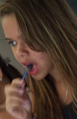 [...] Enquanto uns buscam perfeição, eu só procuro felicidade ! 
http://t.co/HPfDlUt6P6