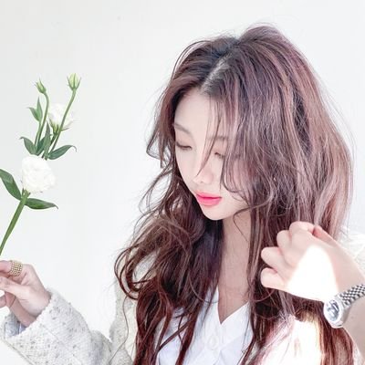 rembvlans's profile picture. in a world filled with chaos, she is the gentle hand that guides, a radiant light helping others complete their tasks with grace and kindness.