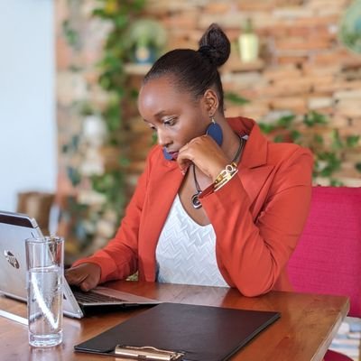 Experte en communication
🚀je booste ta visibilitésurlesréseaux
📱Je crée tes contenus
💥et ton image reste au soin et à la une! ☎️ réserve ta consultation