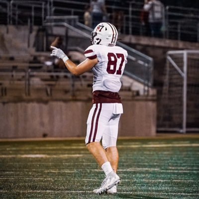 TE - C/O 2026/Round Rock High School Varsity Football - JV Basketball - 4.0 GPA (Tx) 6’1/190 Email: elellis0826@gmail.com