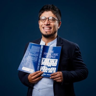 Vivir es un acto político; por lo tanto el mundo no necesita tibixs, sino posiciones defendidas con altura. Soy arquitecto, urbanista y camino por las montañas