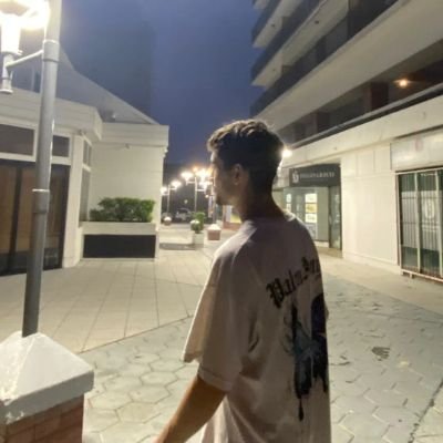 fabian_panziera's profile picture. Piden revolución, y no saben como se escribe