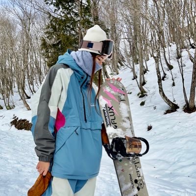 2022年からスノボ始めました！  へたくそなりに楽しく頑張ってます🏂