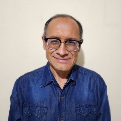 Interpreté de Lengua de Señas Guatemaltecas
Maestro de Educación Primaria
Licenciado en Psicólogia