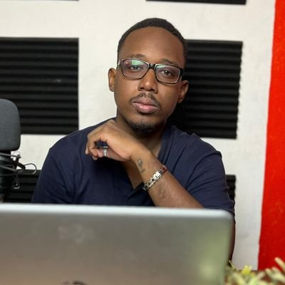 Digital Content Marketer @emarketing_ht | Podcaster | Poet | I create content to bring others up | • Connect • Educate  • Inspire