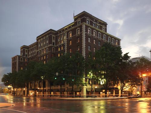 The Sheraton Read House Hotel combines the ambiance of yesterday with the amenities of today. Nestled in the heart of downtown Chattanooga, Tennessee