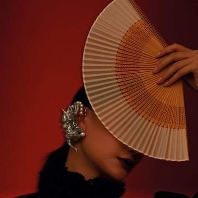 Snizana88532512's profile picture. Rather be dead than cool.