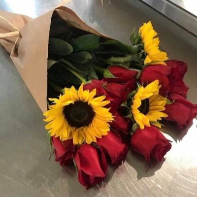 الحر مايقبل من الناس تهميش كرامته في جوف صدره وديعه..