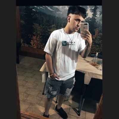 jereetrinchero4's profile picture. vence las críticas y lucha por tus sueños 😊