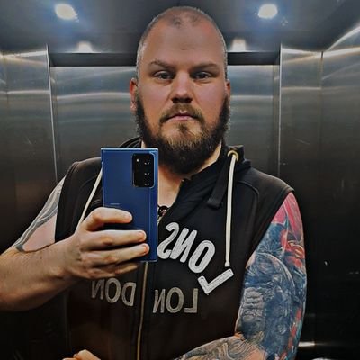 6ft4 bear tattooed. trying to become a muscle bear.
Will accept gifts 
https://t.co/TIUzLjRiyL

size 13 uk feet