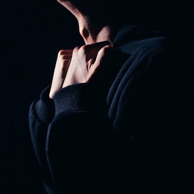 مشاعرُ الانسانِ قد تكونُ غيرَ معدودةٍ مثل حباتِ الرمالِ و قطراتِ المحيط
