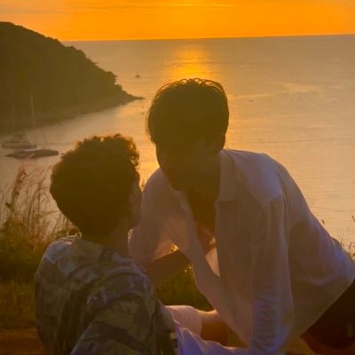 lucian_beaumont's profile picture. my lips taste like cherry cola 🌸🍒