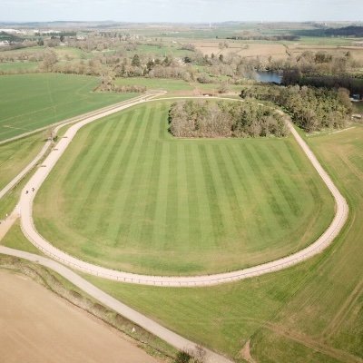 Open daily to all from 11:30am
5.5 furlong hill plus 1 mile flat All weather gallops
Home to trainers Ben Case, Alex Hales, David Denis and J&R Pre Training