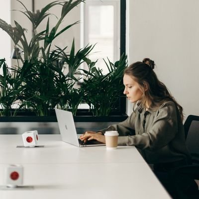 Lawyer and cat lover 🐈⬛️ Privacy, tech, memes 💻 Occasional freelance journalist - contributor to #WIRED, #BusinessInsider ✍️🏻 LDN 📍Unapolagetic feminist 🎗