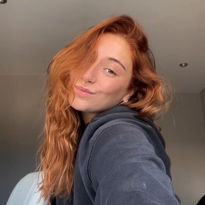 abril_nog's profile picture. ♀️comunicació audiovisual