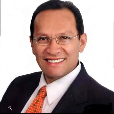 Siempre por la derecha.
Camina lento no te apresures, que a donde tienes que llegar es a ti mismo.
Ortega y Gasset.
