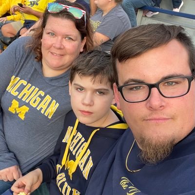 The names Clint, I'm a big time sports enthusiest! Family and friends are my life. #GoBlue #GoBroncos #GoTribe #FlyHighDad