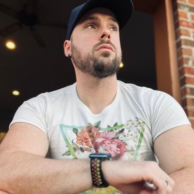 AnxietyCareBear's profile picture. Aspiring bear/Occasionally lift heavy things💪 / Nerd/🏳️‍🌈/body positivity is sexy/I’m a ♉️ So I’m always hungry