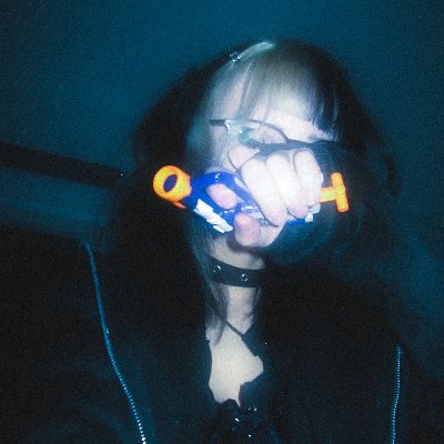 Cry0utLoud's profile picture. CRYOUTLOUD 🦋 19y/o Producer/Artist 🖤