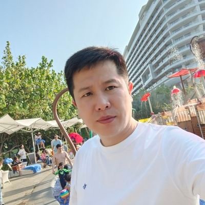 hfeng7777's profile picture. 跟紧趋势，稳步前进