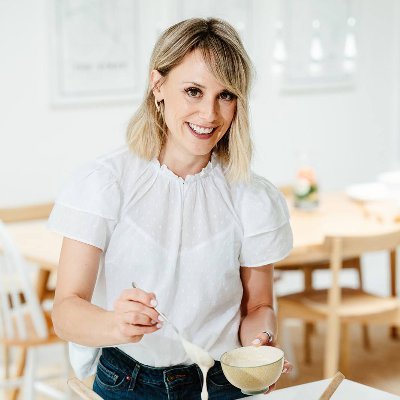 Registered Nutritionist in Norfolk, specialising in gut health, hormonal imbalances, autoimmune conditions, and weight management. Get in touch today.