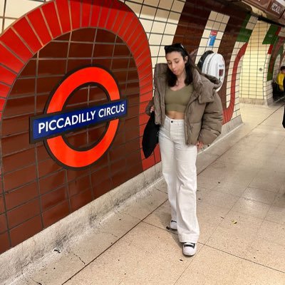 PatriiiciaS's profile picture. 28, obsessed with series and propofol.