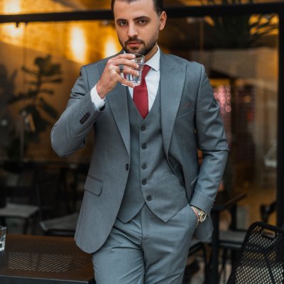 mensusa_Suit's profile picture. Welcome to our Men's Suit Emporium, where sophistication meets style! Discover a curated collection of finely crafted suits tailored to perfection.