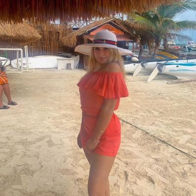 RianaRo5's profile picture. cuando llueve, llueve a cántaros, pero pronto el sol vuelve a brillar. Mantén una actitud positiva, días mejores están en camino 🌺