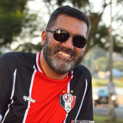 36. Voz da Arena Joinville nos jogos do JEC. Falo aqui de futebol, filmes, Fórmula 1, livros, séries e até de BBB. Perfil pessoal