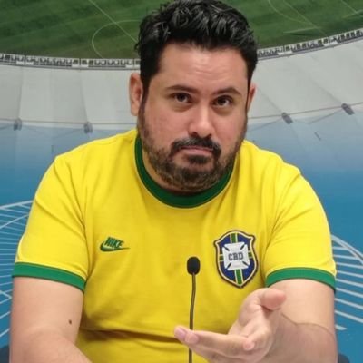 🇻🇳 Comunista 
🌎 Professor e Doutorando em Geografia 
⚽ Santos FC
🇧🇷 PACHECO