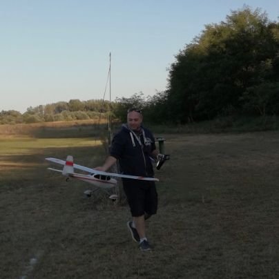 aviation and RC modelling addict, member of Y generation avagy the Millenials,🦅 ,♑, ☕