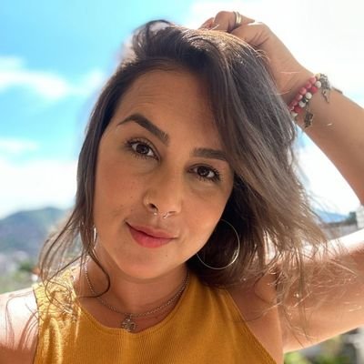 Imprevisível, impaciente, estressada, fumante, Brahmeira e louca por animais. Amém p/ quem é de amém, axé p/ quem é de axé. 🏳️🌈♒