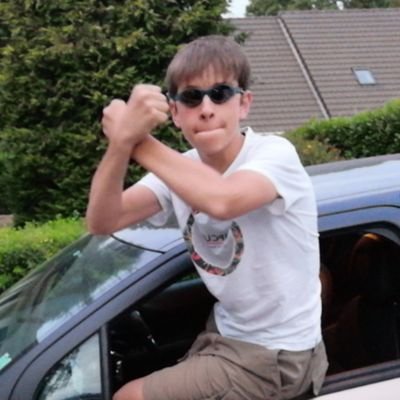 cpt_joachim's profile picture. ''Ce qui est important, c'est ce qui est à dire''
Joachim, 2011

Je t'enverrai au septantième ciel ;)