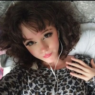 19💗💜💙
UK🇬🇧
🌸Tiktok: erin.090
🌺Instagram: erinrose.090