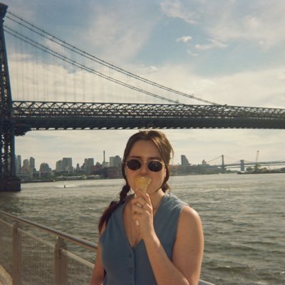 Sabustamante711's profile picture. it’s me (regular) but different (Professional)