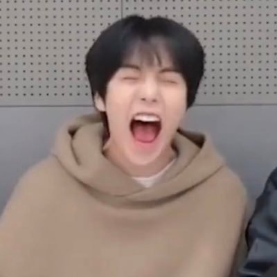 mungggung's profile picture. 그냥 여성 🍅